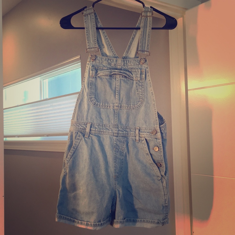 Short overalls